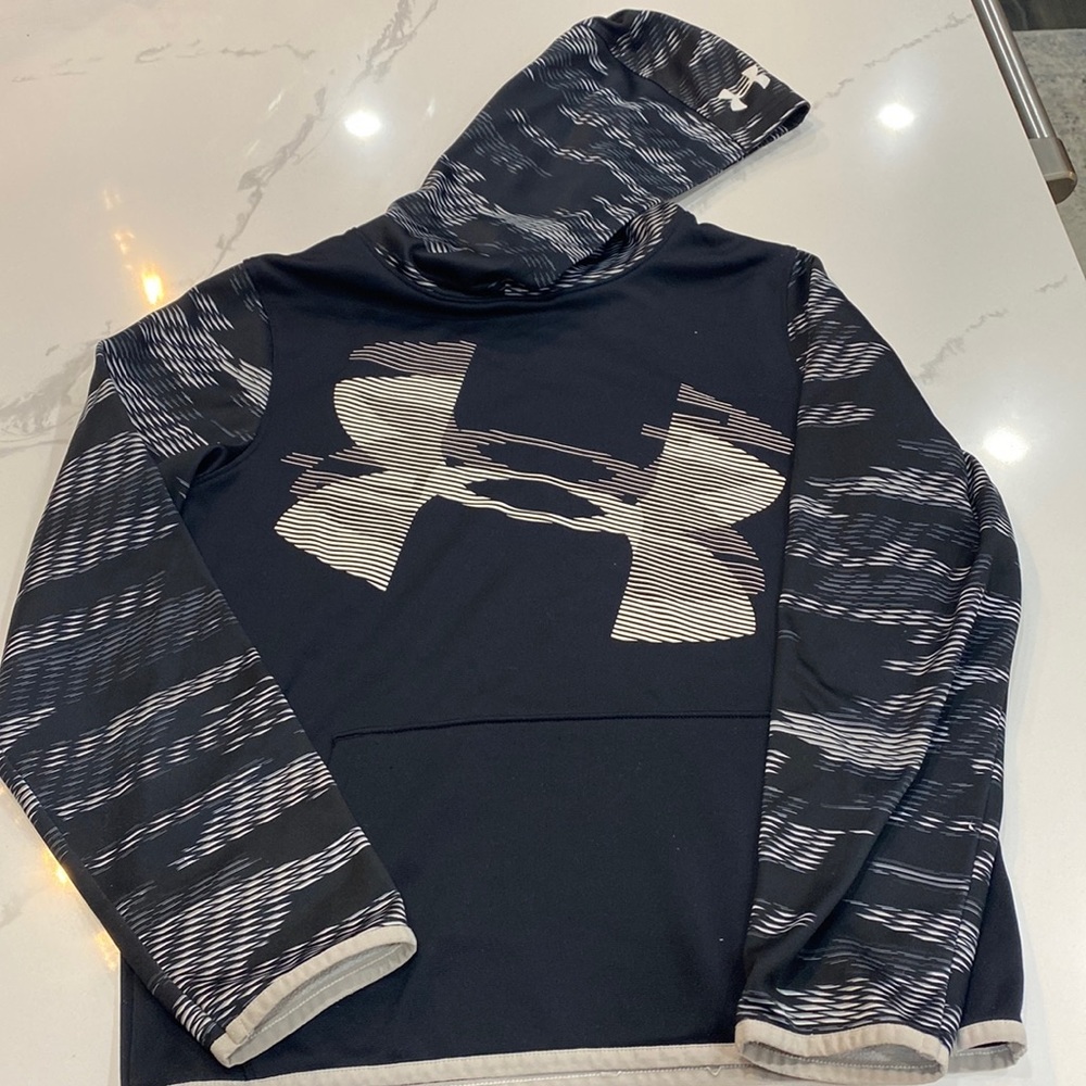 Vguc! Boys Under Armour hoodie.